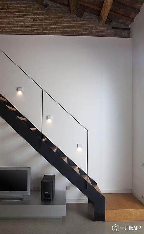 楼梯的布灯方式