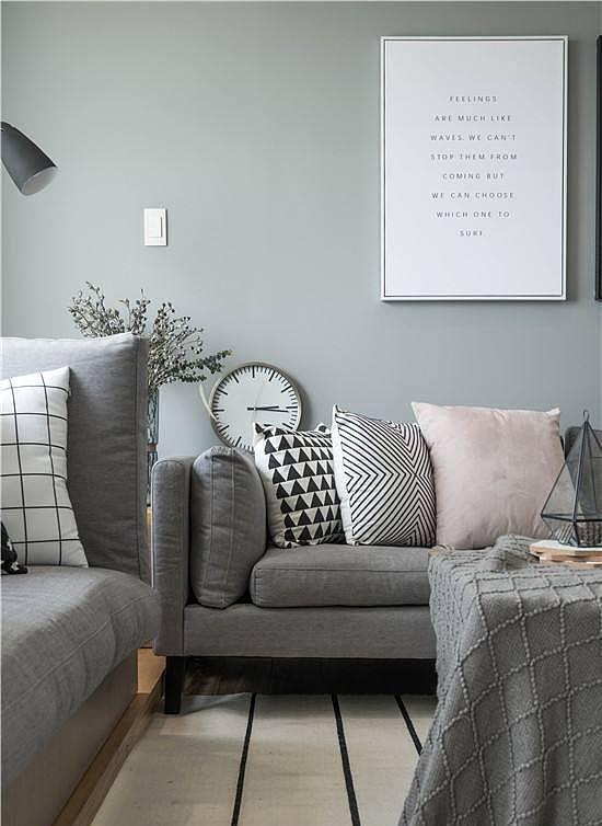 5个最常见墙面色彩的室内搭配清单   ▲浅蓝色墙面 推荐客厅搭配:浅木