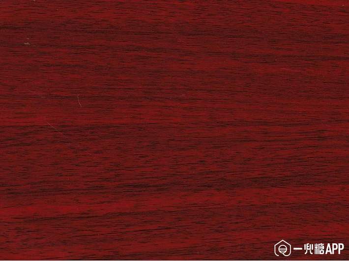 红木是最常见的实木家具材料之一,它具有较深的颜色,能够