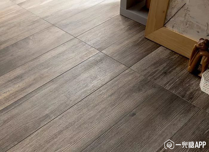 瓷砖上怎么贴木地板 5acec41411063.png!710