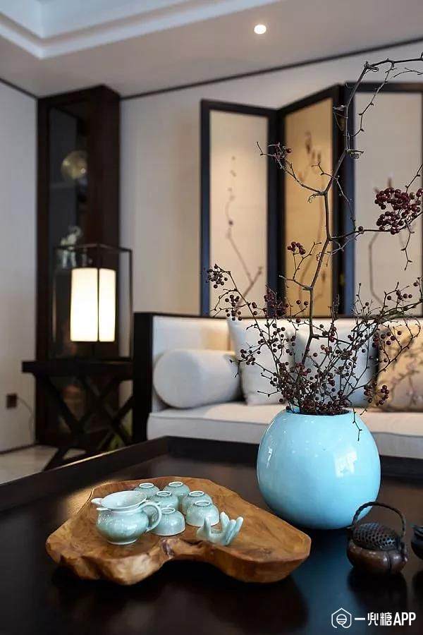 新中式风格软装搭配-中式韵味屏风与花瓶