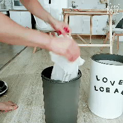 5b7fde1f9a015.gif!ori