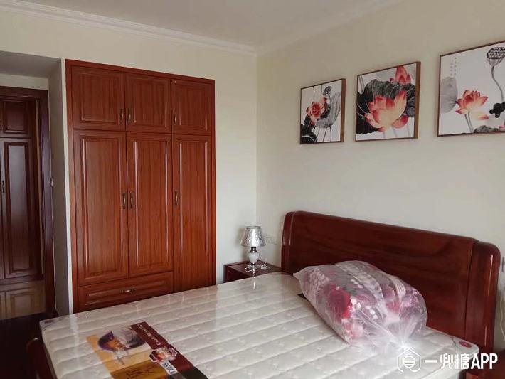 装修中大衣柜的门是用移门还是开门?