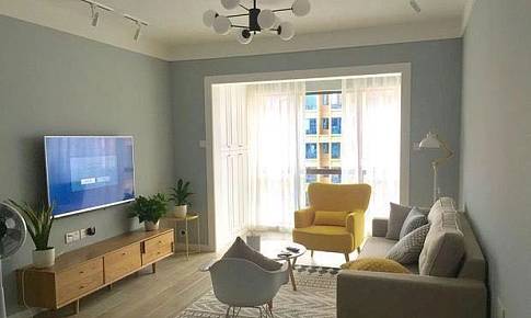 客厅窗帘装阳台还是装客厅里好 5cde0fea327db3115.jpg!485