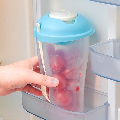 日本进口带盖塑料保鲜杯摇摇杯蔬菜水果手摇色