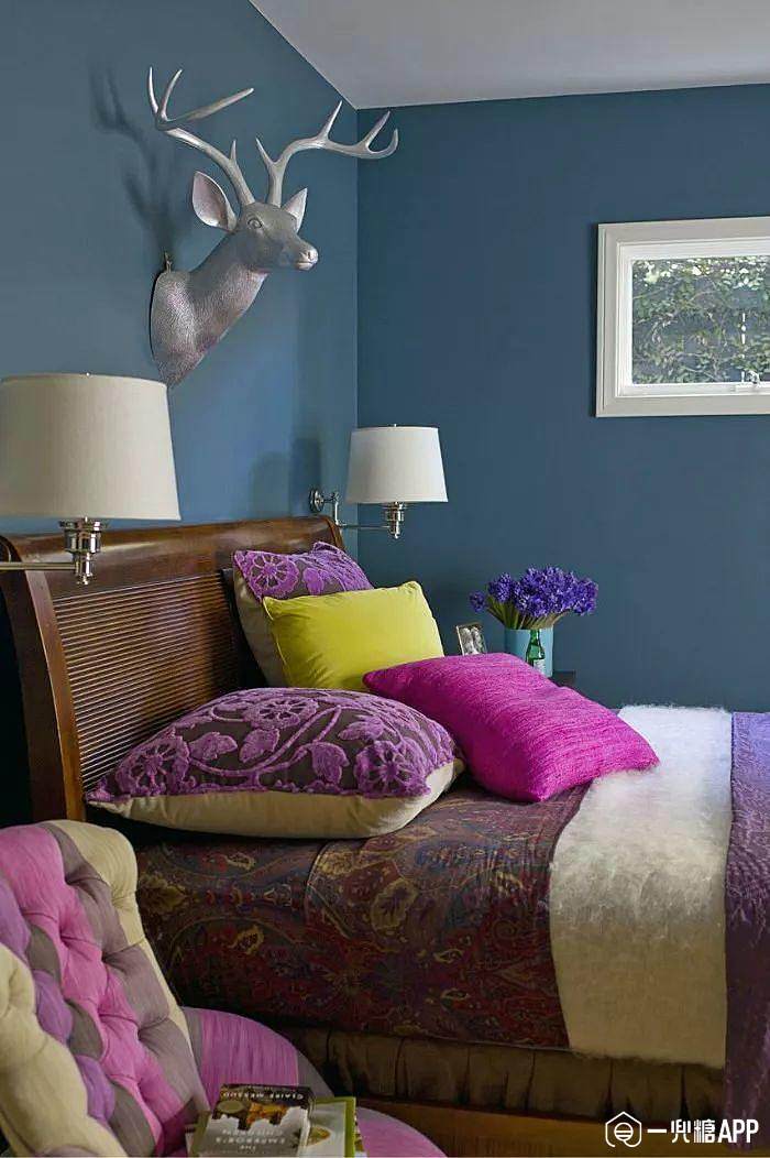 种家居色彩搭配小技巧  在一个狭小的空间里,往往使用更为深沉的颜色