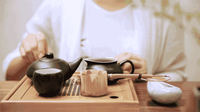 5ae26fe37f52e96e26000039_raw.gif!ori