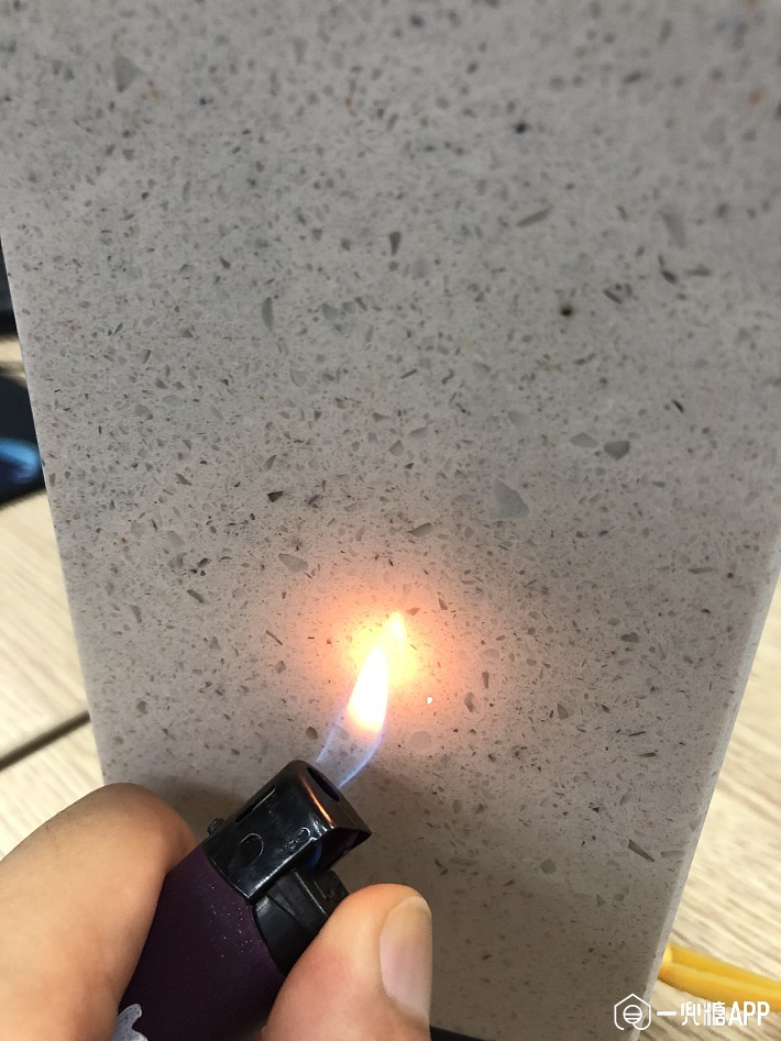 在大自然中硬度相当于于钻石,质量好的石英石用钥匙或者小刀刮后只会